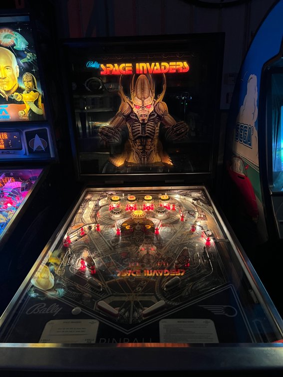 Vintage Bally Space Invaders Widebody Pinball Machine, HUO, Super