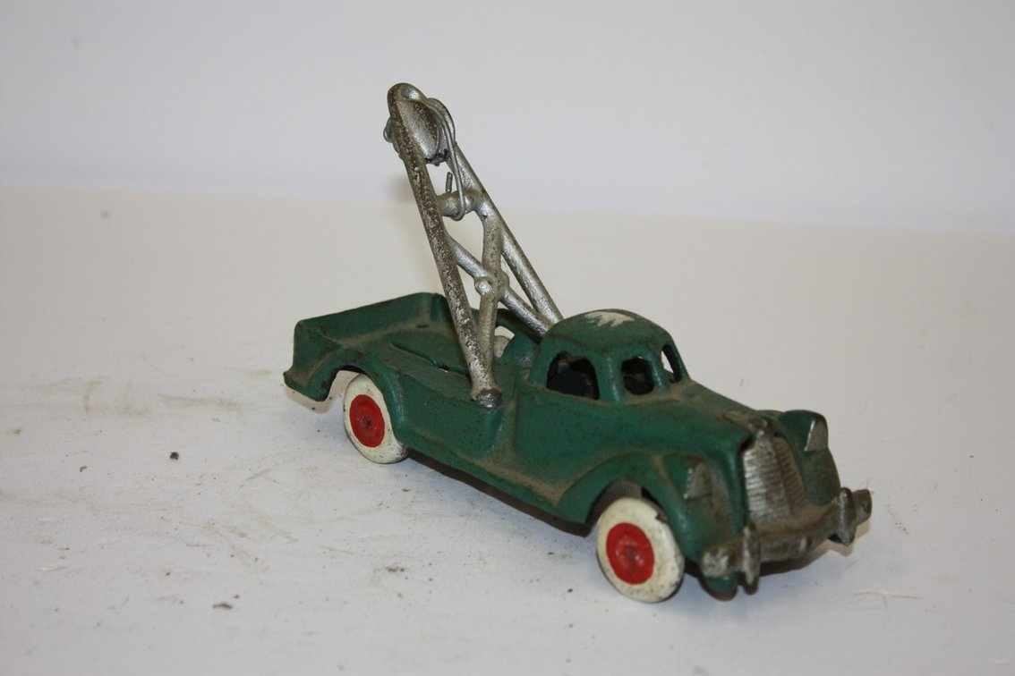 Vintage Cast-Iron Wrecker Truck With Detachable Tow Bar