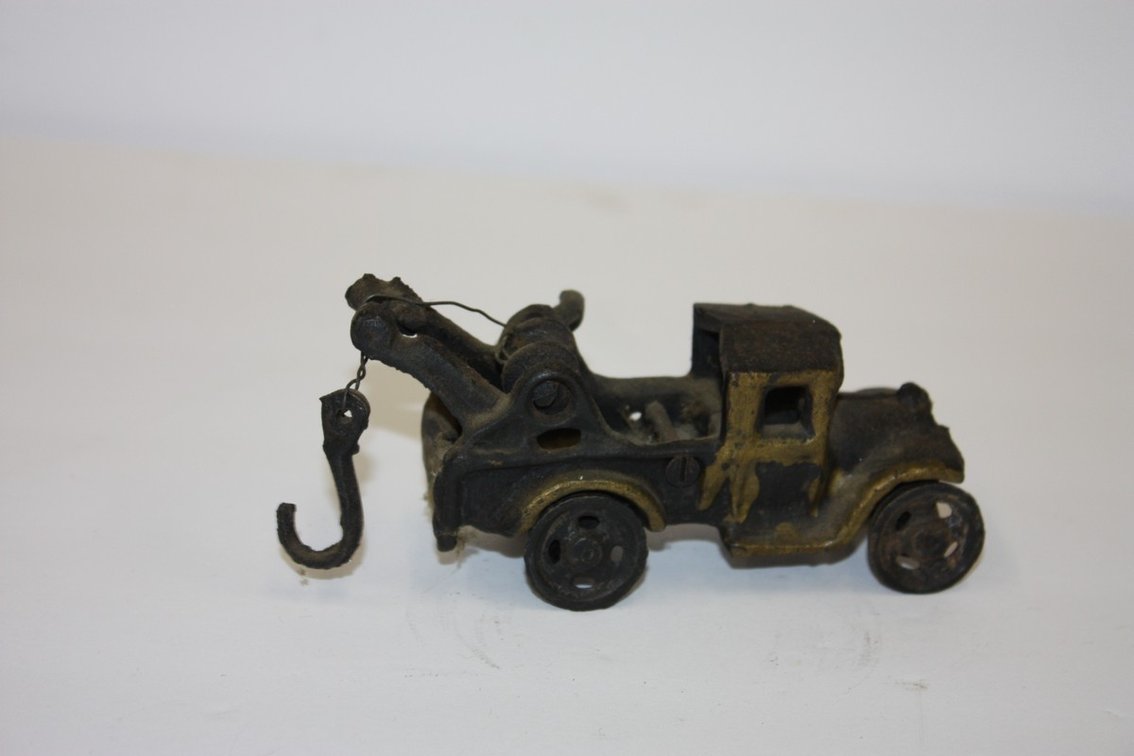 Vintage Cast-Iron Tow Wrecker