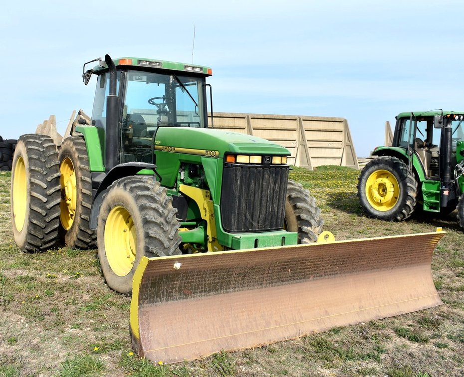 1995 John Deere 8100 Farm Tractor