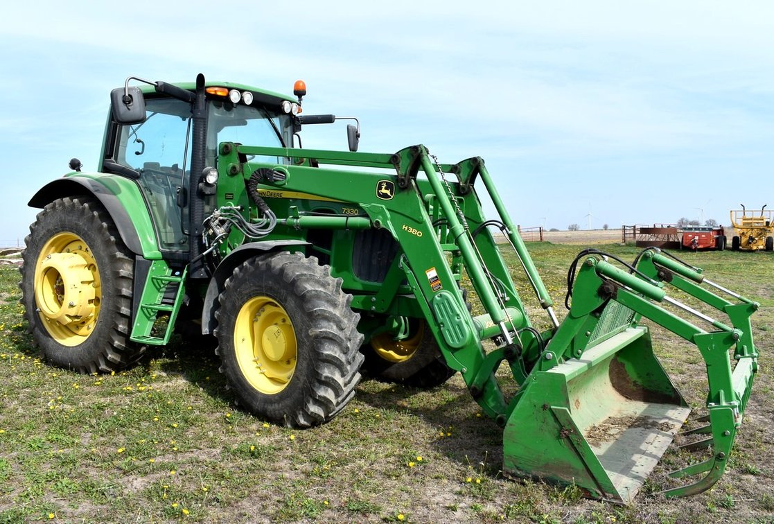 2012 John Deere 7330 Premium Farm Tractor