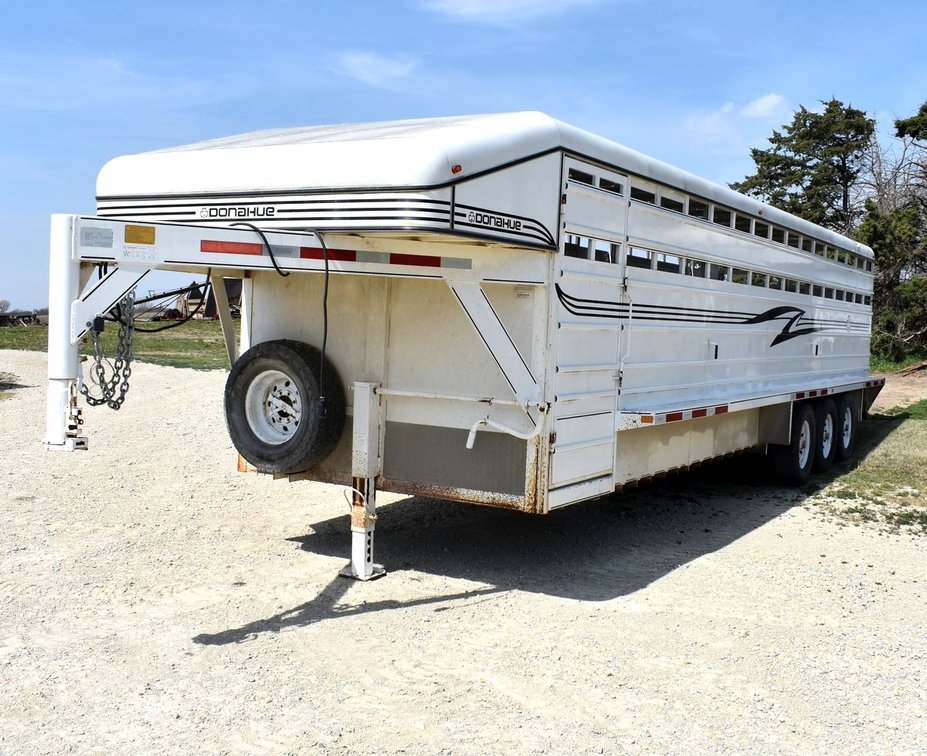 2016 Donahue 28 Ft Livestock Trailer