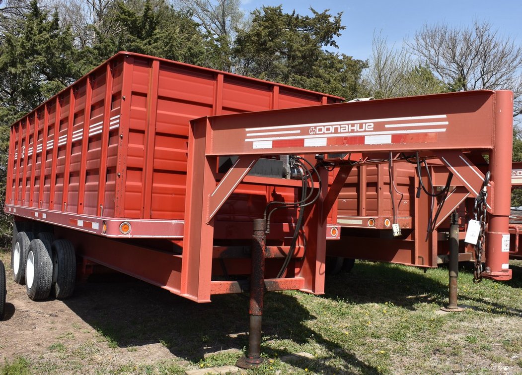 1996 Donahue Gooseneck Grain Trailer