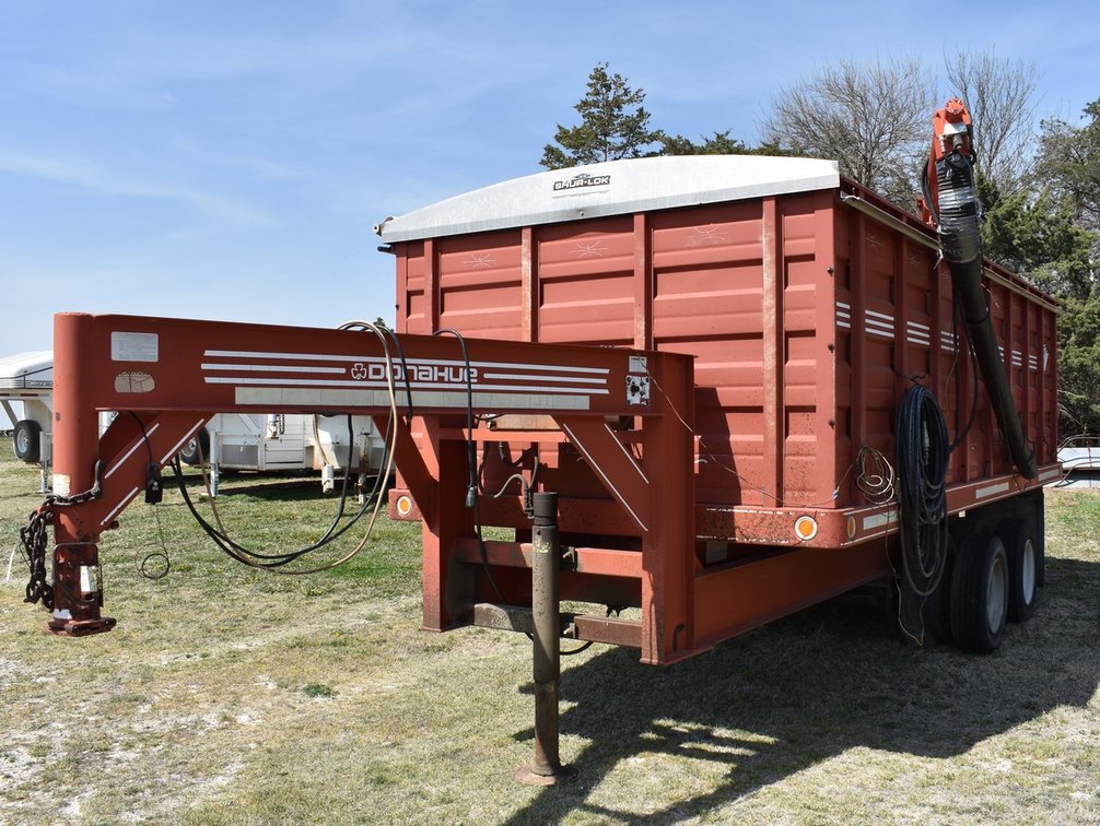 1994 Donahue Gooseneck Grain Trailer