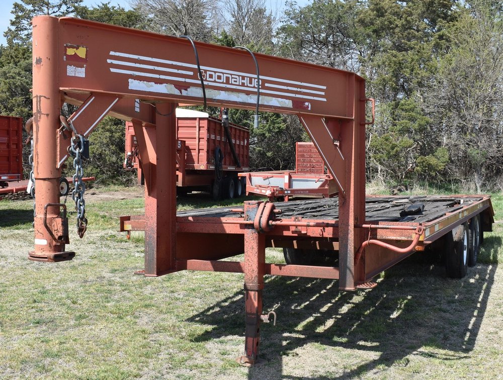 2009 Donahue 24 Ft Gooseneck Trailer with Ramps