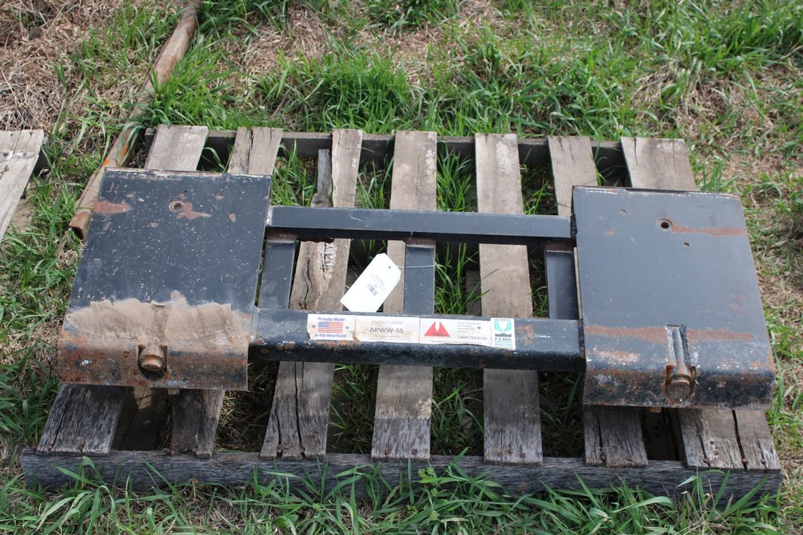 Heavy Duty Skid Steer Trader Adapter Plate