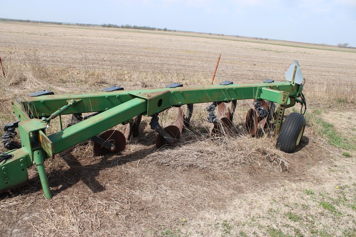 John Deere A2600 Five Bottom Plow