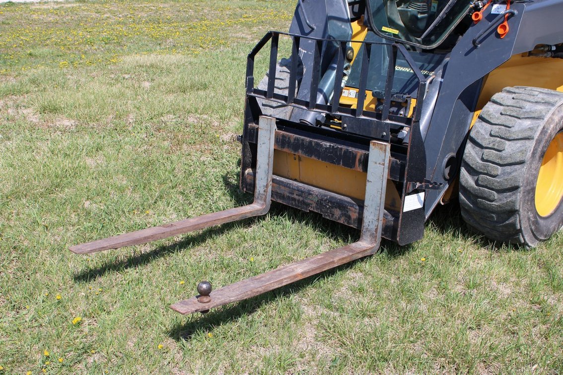 John Deere Worksite Pro Skid Steer Pallet Forks