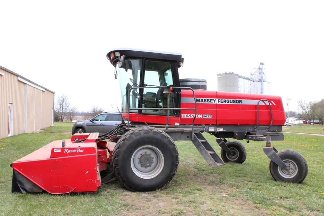 2011 AGCO Massey Ferguson 9635 Swather with Razor Bar Header