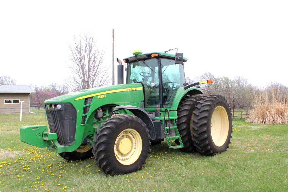 2006 John Deere 8230 Farm Tractor
