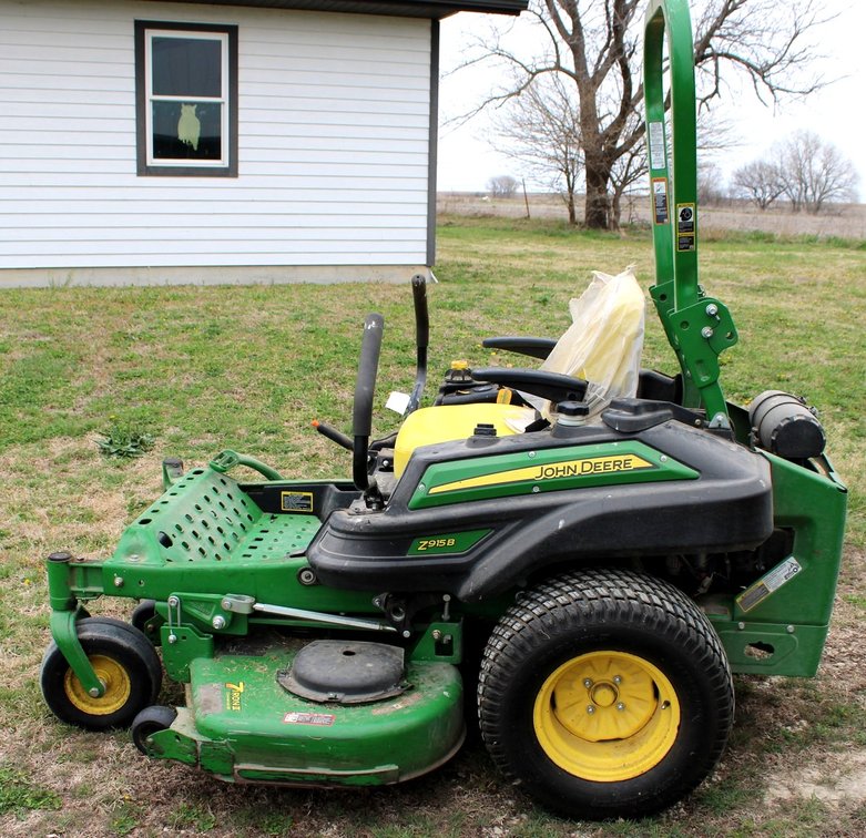 2015 John Deere Z915B 60" Riding Lawn Mower