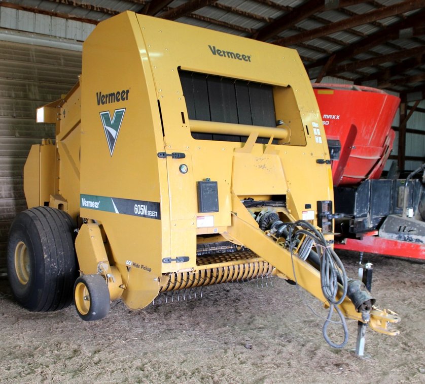 2017 Vermeer 605N Select Round Baler
