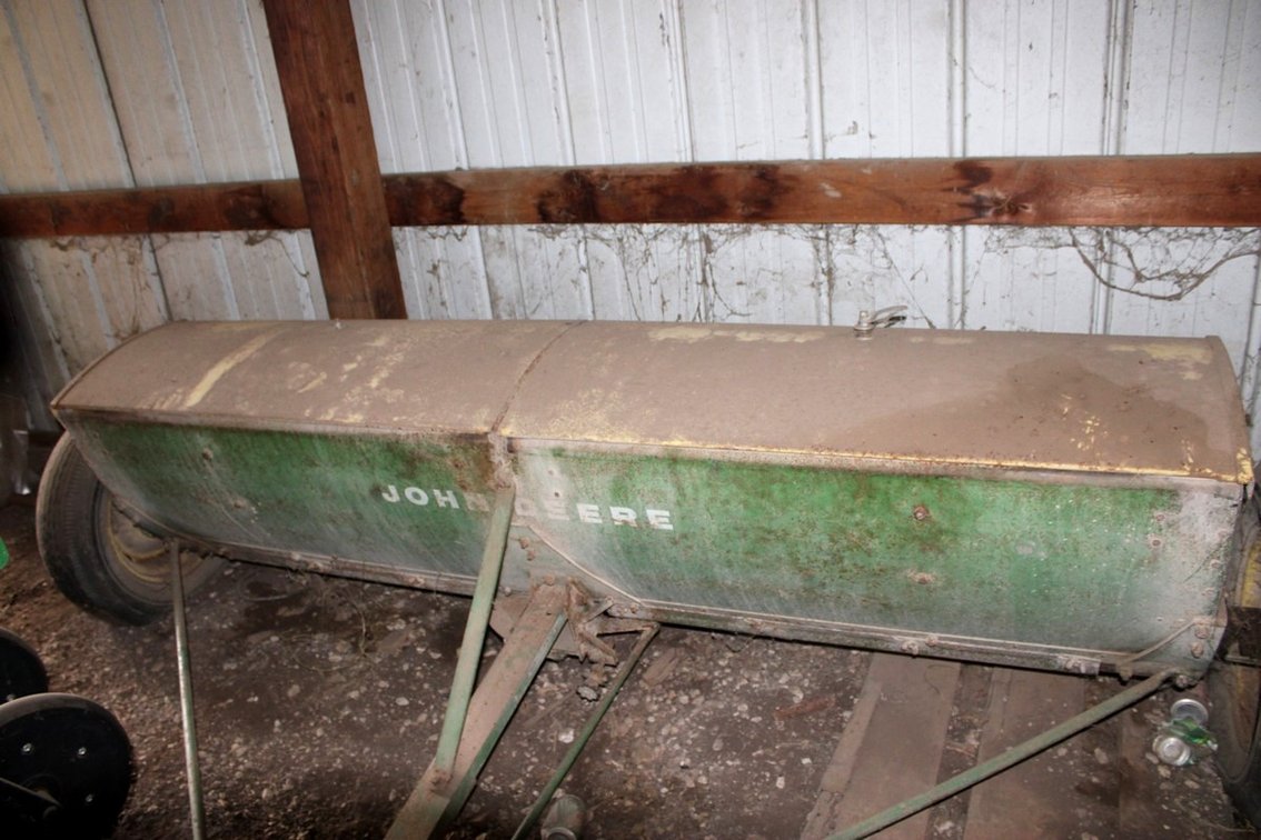 John Deere LF10 Seeder 10 Foot Pole Type Drop Spreader Seeder