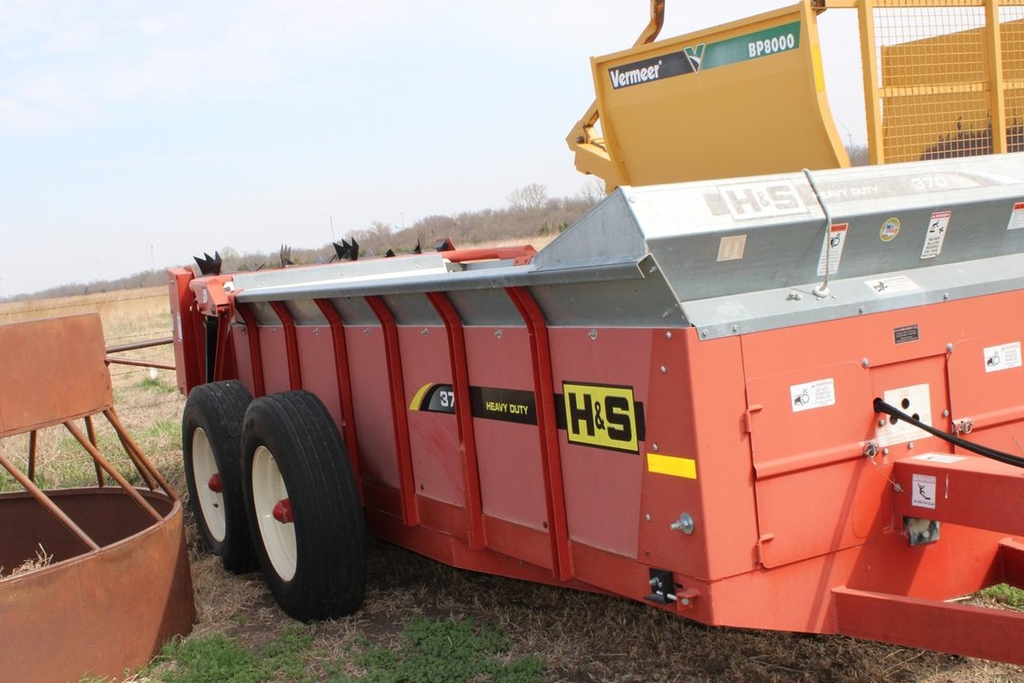 2016 H & S Heavy Duty MS 370 Dry Manure Spreader