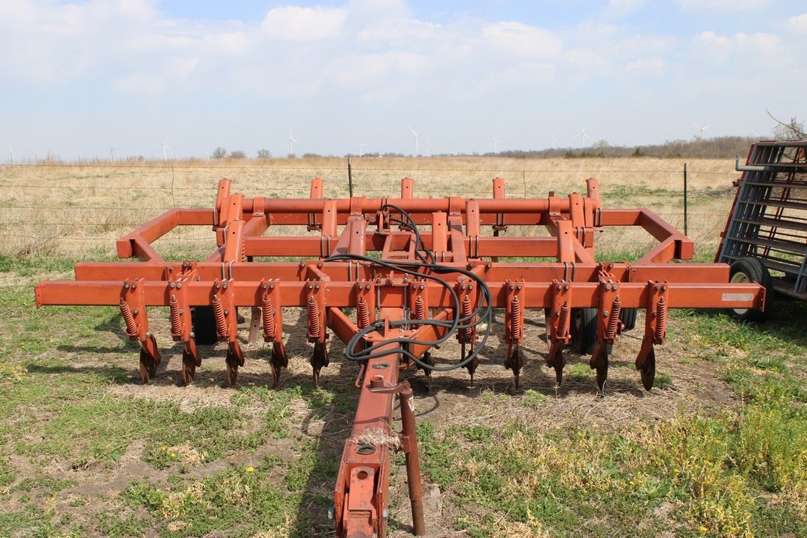 White 445 Chisel / White Farm Equipment Cultivator