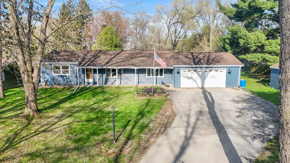 W377S3527 School Section Lake Dr  Dousman, WI 53118