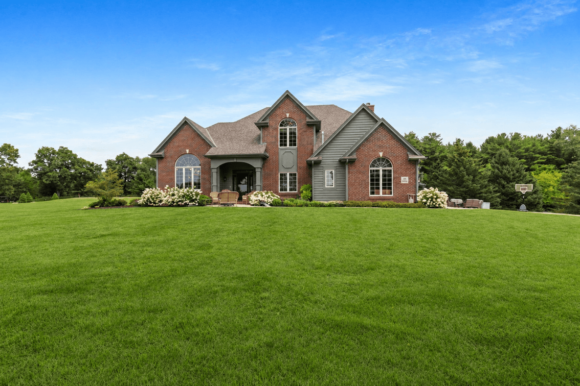 S91W31504 Grace Trl Mukwonago, WI 53149