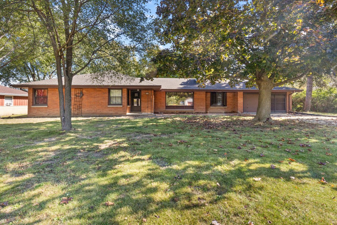 5252 S Tuckaway Dr Greenfield, WI 53221