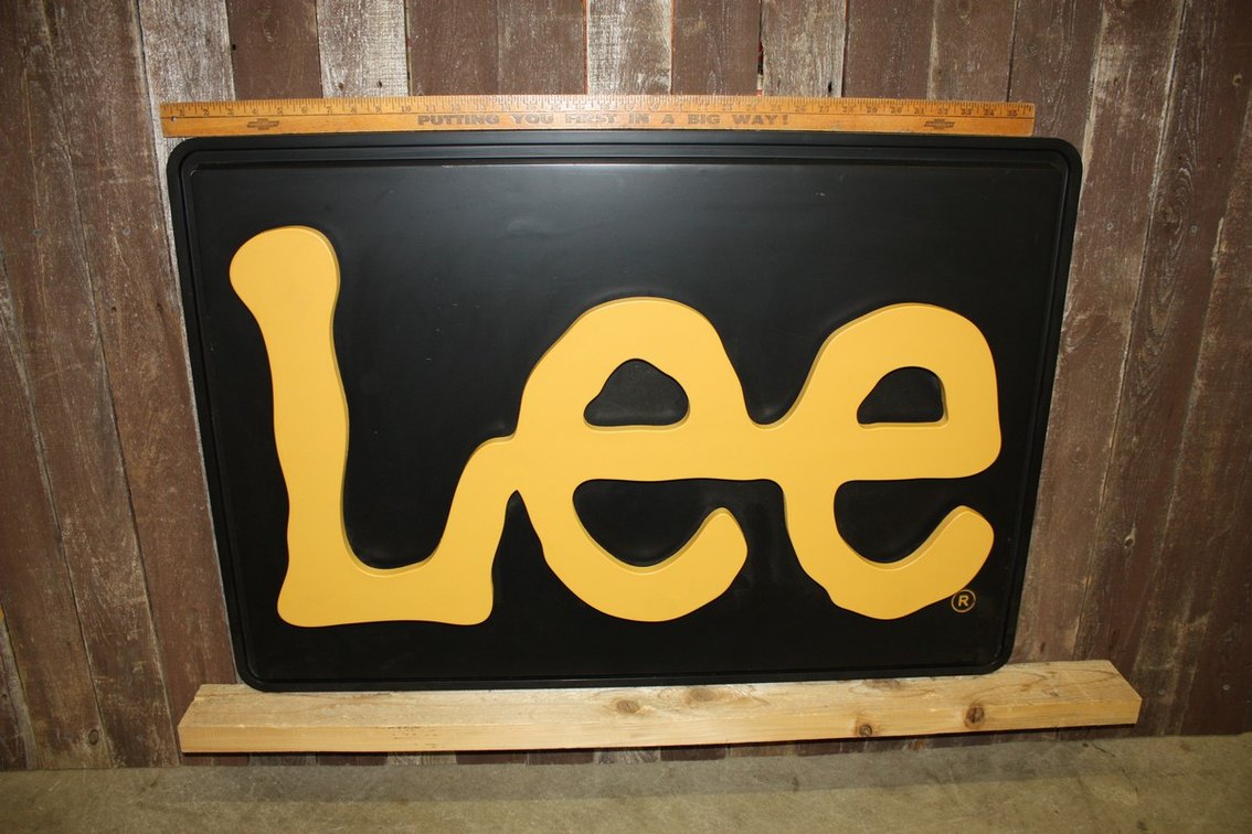 VINTAGE LEE DEPARTMENT STORE CLOTHING ADVERTISING DISPLAY POINT OF SALE SIGN 38” X 27”