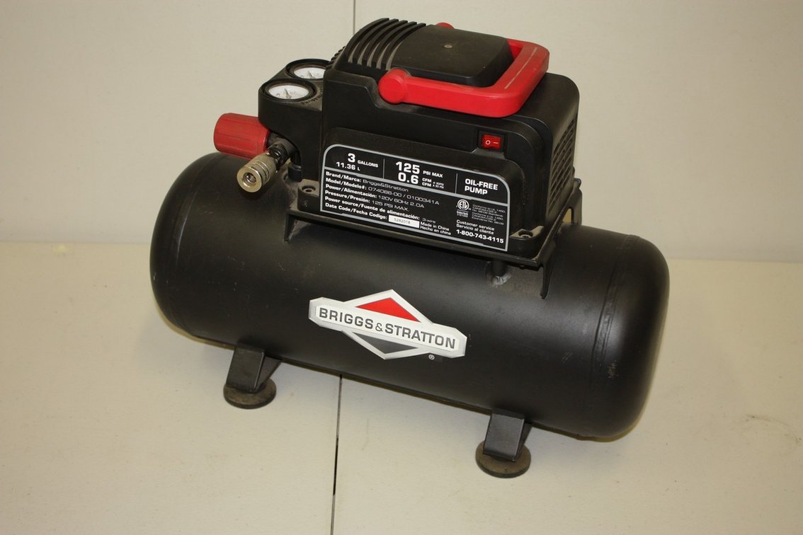 LIKE NEW BRIGGS AND STRATTEN 3 GALLON R5 MAX PSI AIR COMPRESSOR WORKS!