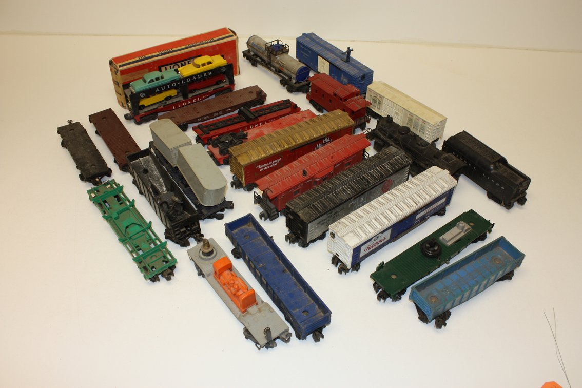 MASSIVE LOT OF POSTWAR LIONEL ROLLING STOCK TRAIN CARS, 6414, 3424, HAMM’S + MORE!