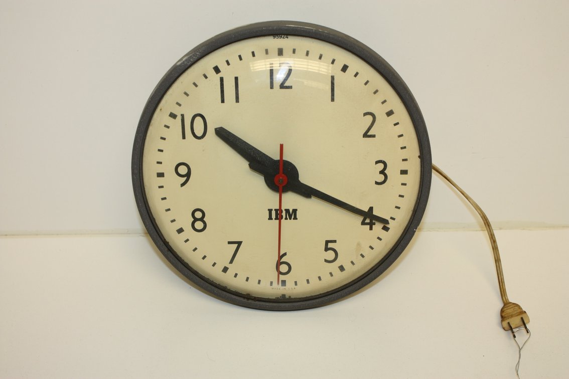 FUN VINTAGE IBM GLASS FACE INDUSTRIAL SCHOOL CLOCK, WORKING 10’’