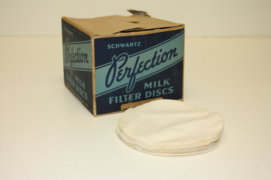 VINTAGE SCHWARTZ PERFECTION MILK FILTER DISCS, TWO RIVERS, WI