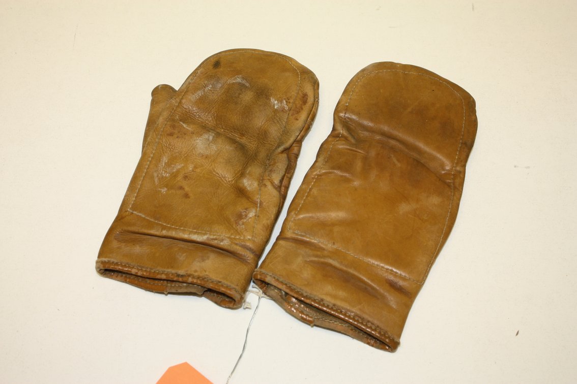 PAIR OF RAWLINGS SG 3 LEATHER BOXING GLOVES, VINTAGE!