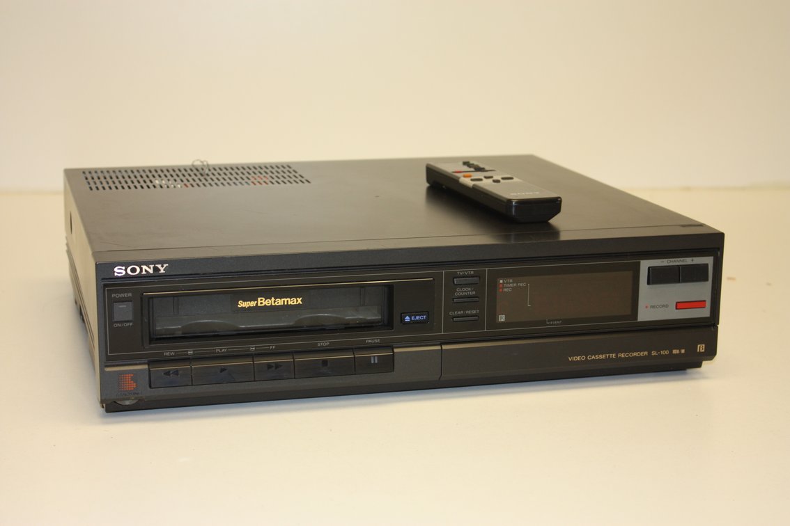 VINTAGE SONY SUPER BETAMAX VIDEO CASSETTE RECORDER VHS SL-100 WITH REMOTE!