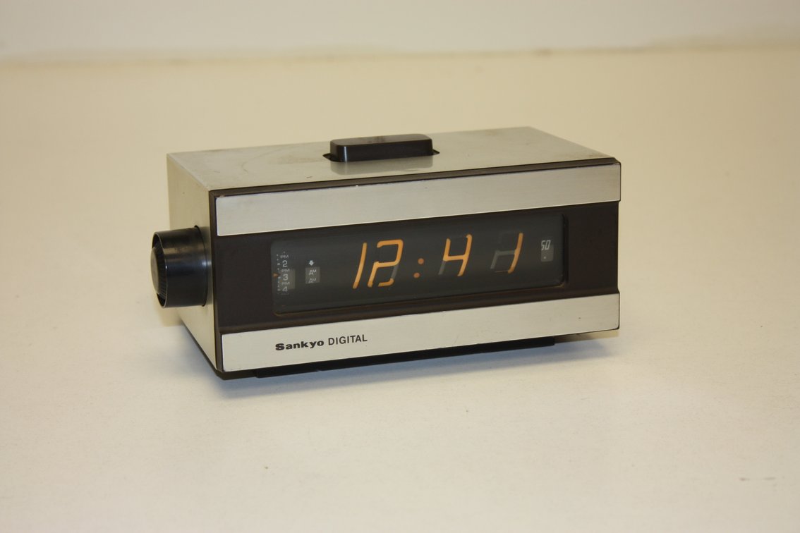 VINTAGE SANKYO DIGITAL SILVER FACE MCM MID CENTURY MODERN CLOCK NO. 92A