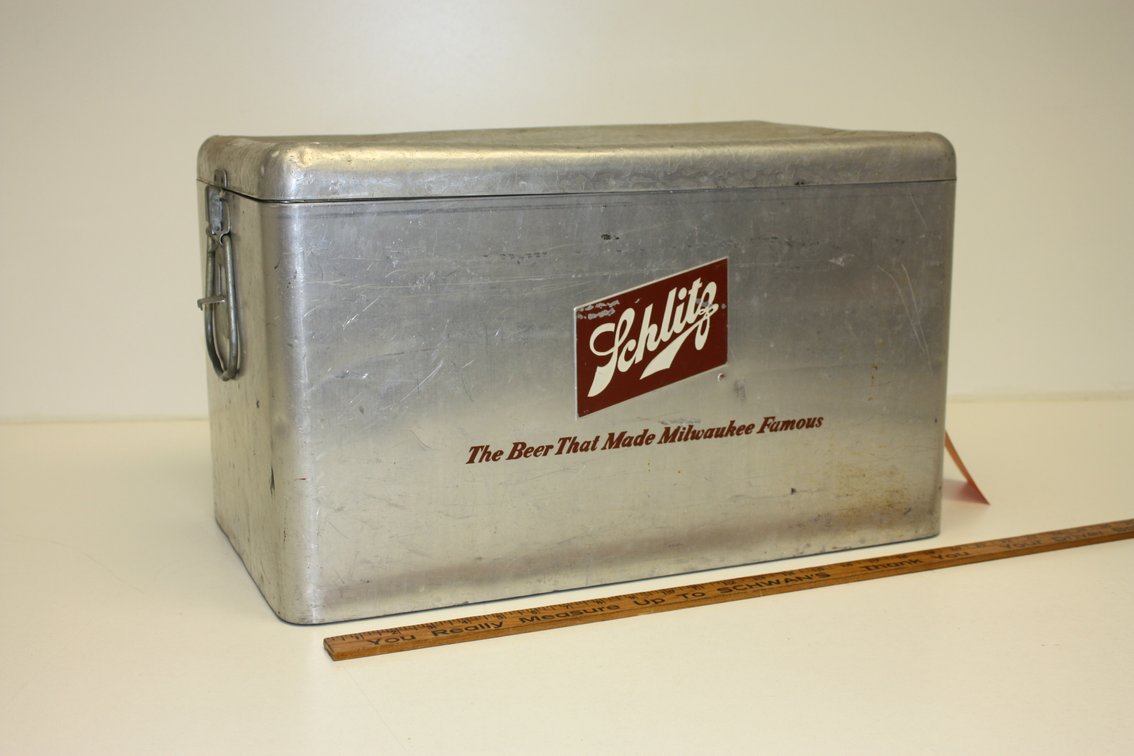 NICE ORIGINAL SCHLITZ BEER ALUMINUM COOLER, THE BEER THAT MADE MILWAUKEE FAMOUS, CONSTROMS, SCHLITZ