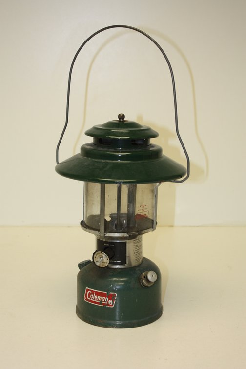 VINTAGE COLEMAN MODEL 228H CAMPING LANTERN
