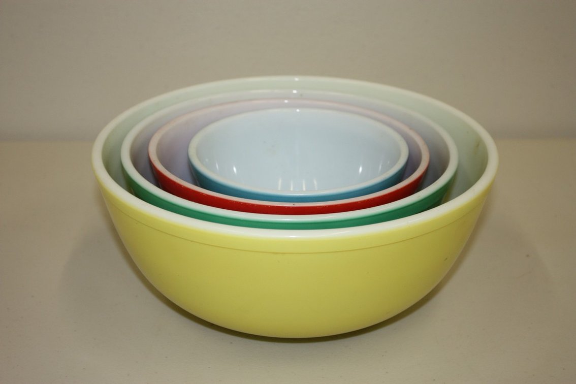 Vintage Pyrex Primary Set of Four Mixing Bowls, Excellent Condition
