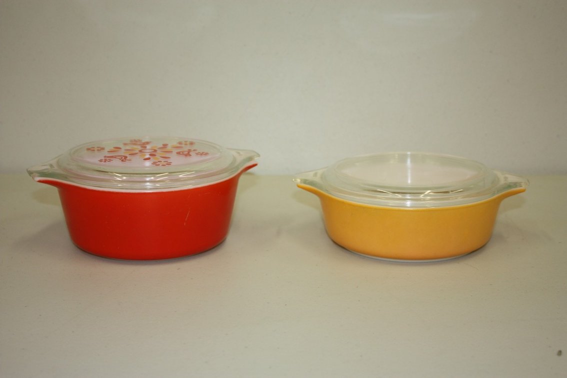 Vintage Set of Two Pyrex Friendship Casserole Dishes with Lids