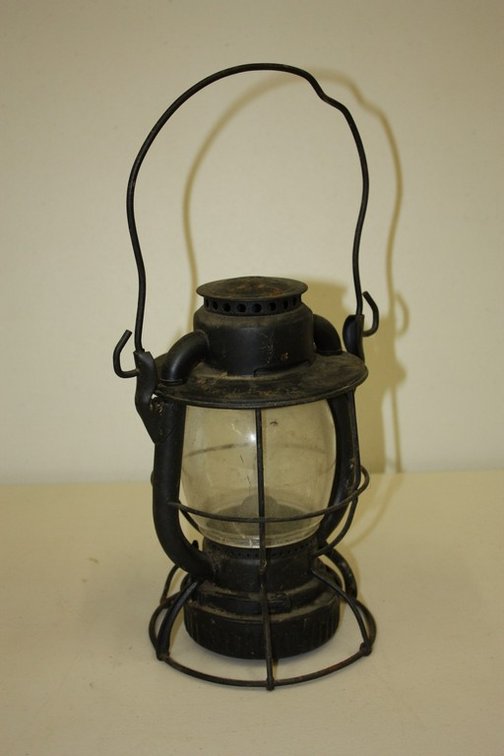 Vintage Dietz Vesta W. &L.E. Railroad Lantern Kerosene