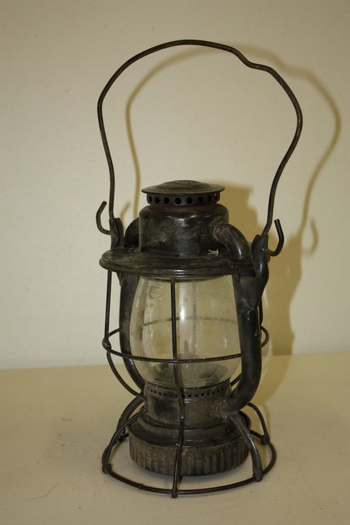 Vintage Dietz Vesta B.& M. Kerosene Railroad Lantern.
