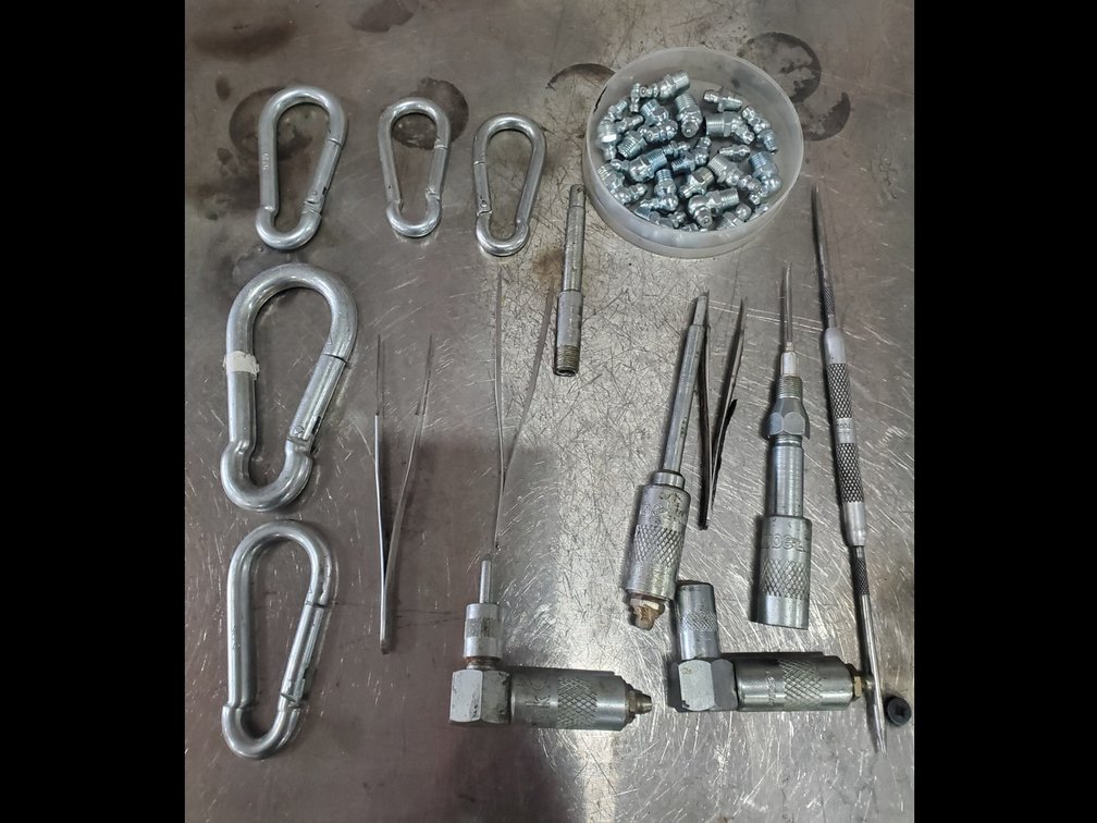 Lot 62: Grease zerks and speciality grease fittings
