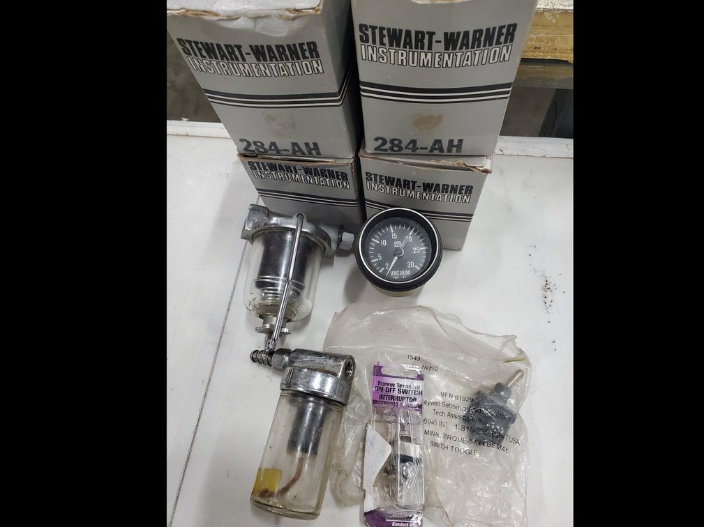 Lot 89: Automotive supplies 