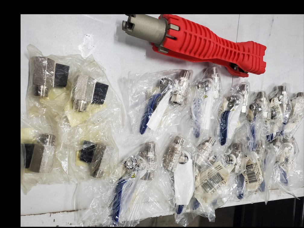 Lot 90: Plumbing supplies