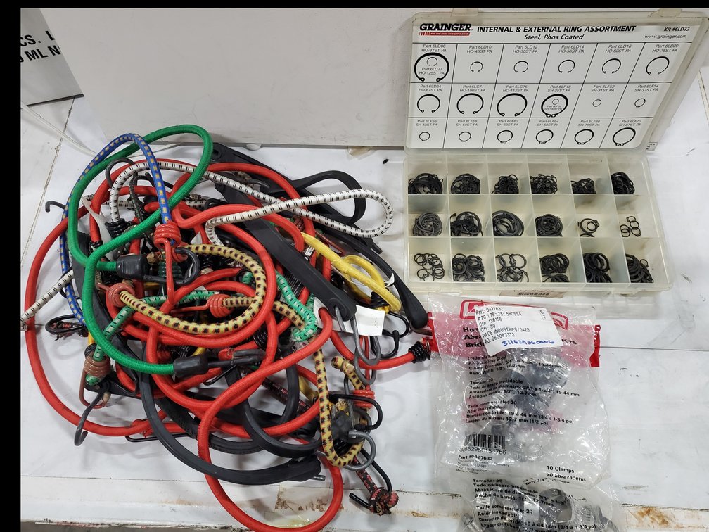 Lot 94: Bungee straps and snapring set