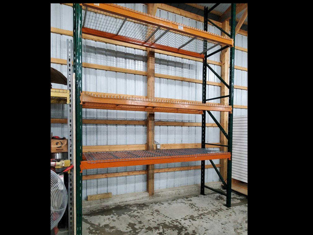 Lot 84: Pallet racking