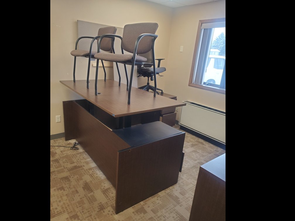 Lot 155: Full office set