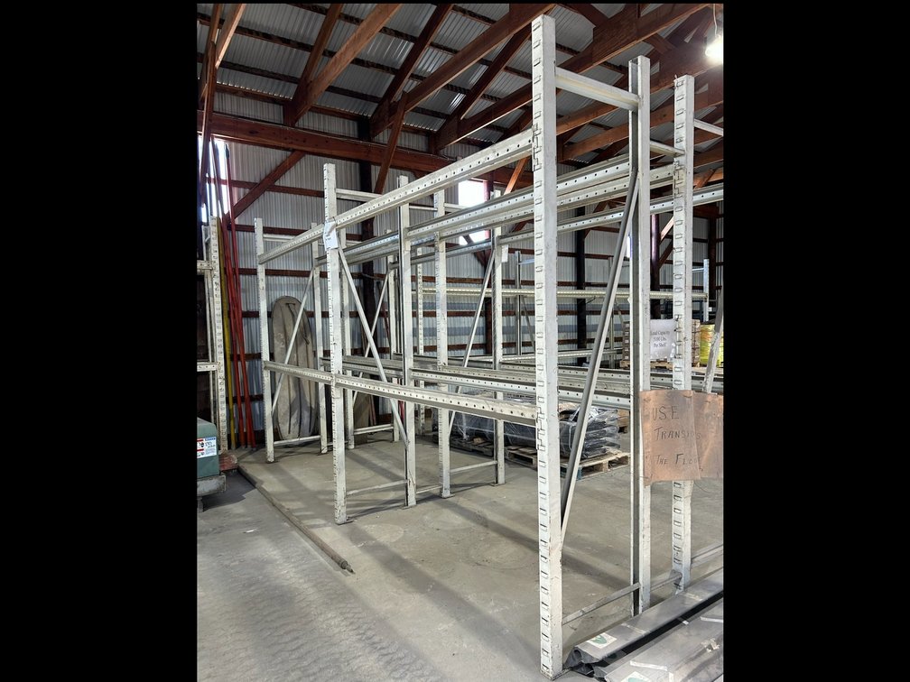 Lot 99: Pallet racking 