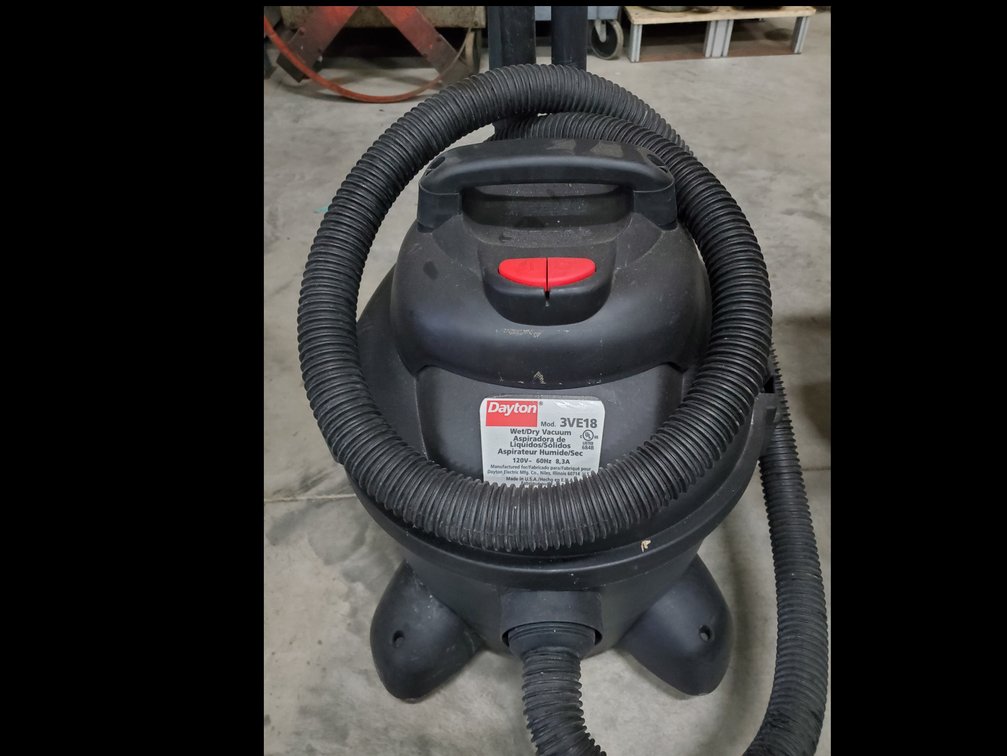 Lot 51: Shop vac