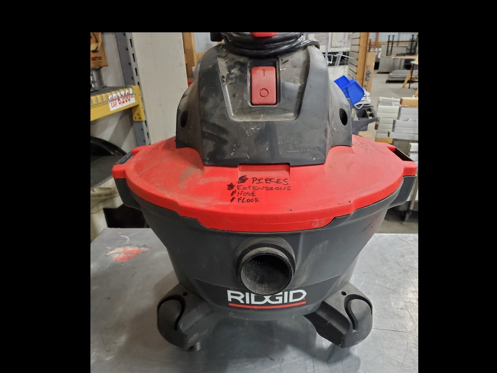 Lot 22: Rigid shop vac