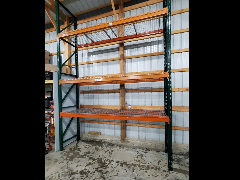 Lot 23: Pallet racking