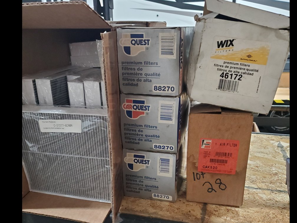 Lot 28: Assortment of air filters