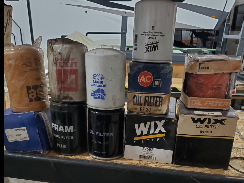 Lot 35: Oil filters