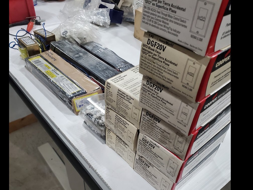 Lot 32: Electrical lot