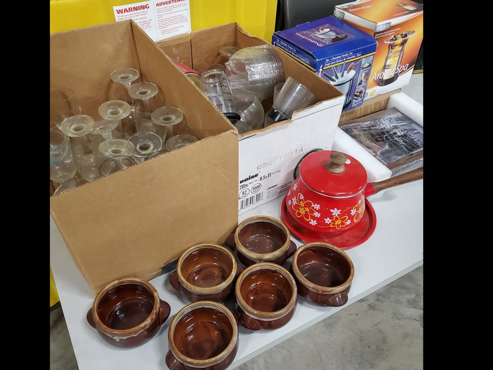 Lot 52: Chocolate fondue set,aroma set and misc glassware